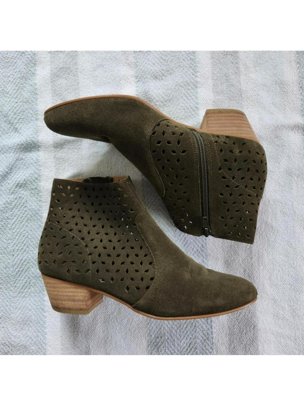 Soludos Lola Perforated Pointed Toe Olive Suede Heeled Ankle Booties | 7.5